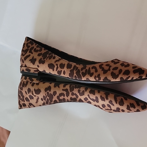Cheetah 🐆 flats 'NWT' - Picture 4 of 8